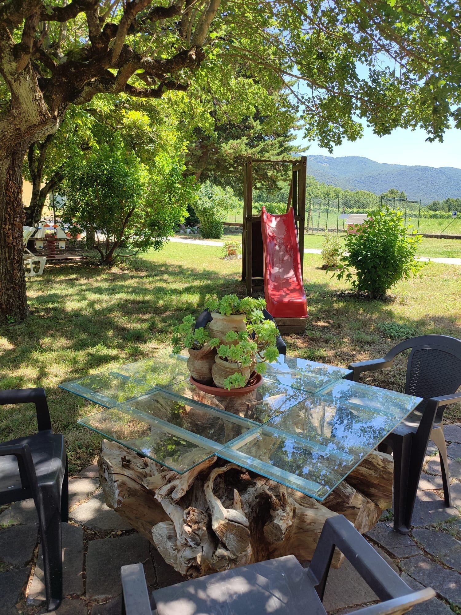 GIARDINO CON GIOCHI