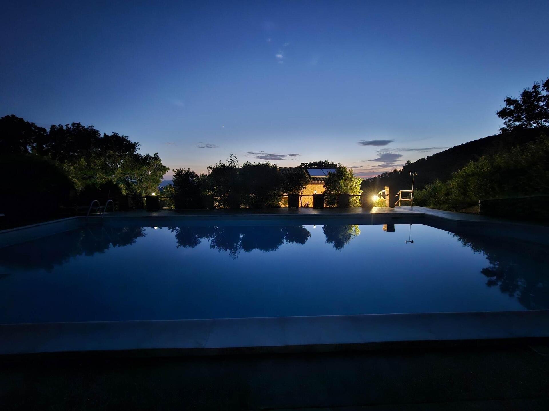 Piscina in notturna