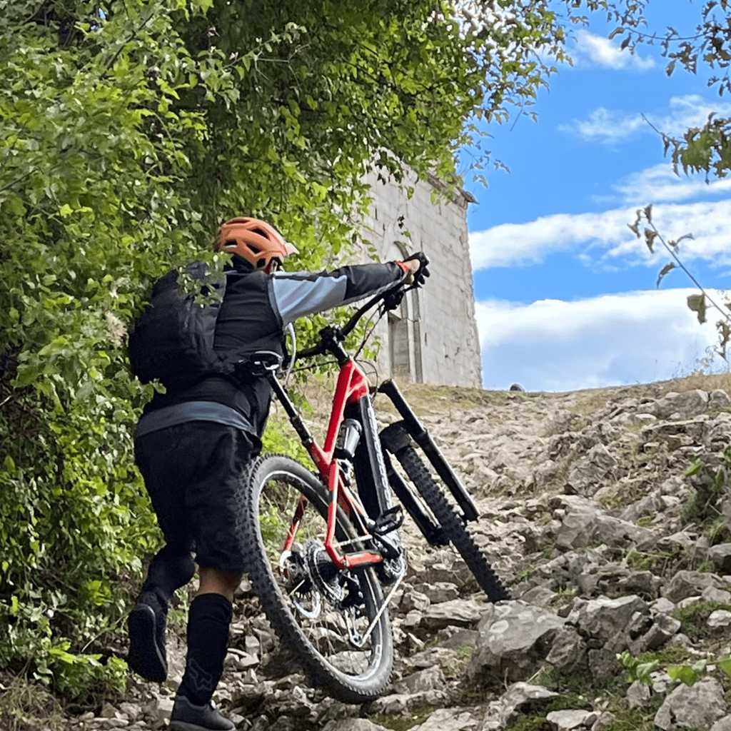 Tour 2 in Mountain bike con guida AGCI